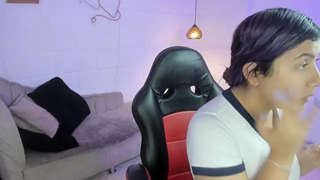 Snapshot of Hiraku_dl chatting on March 3, 10:42 pm Hiraku dl online show from March 3, 10:42 pm