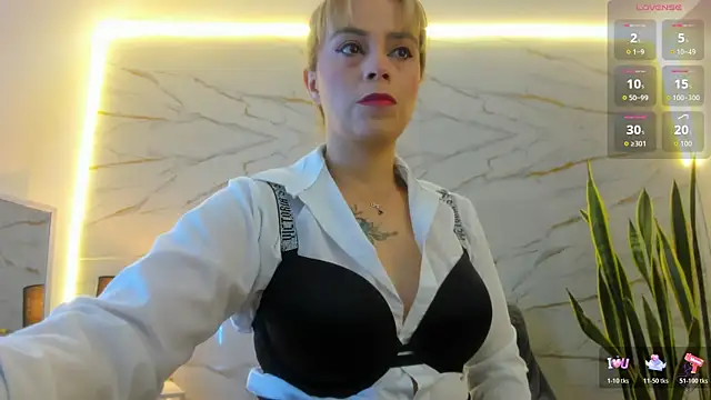 RayaCarr  online show from May 14, 1:07 pm