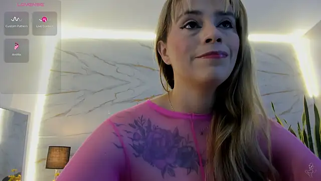 RayaCarr  online show from May 20, 1:06 pm