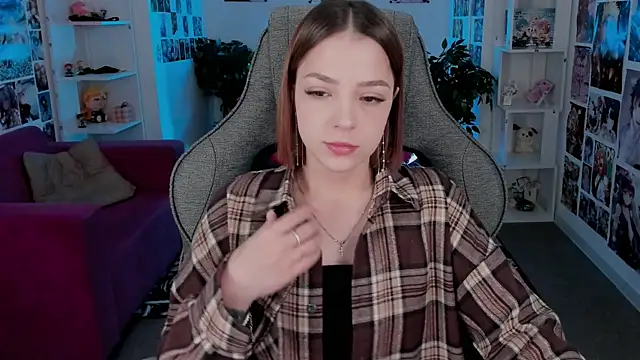 PamBeesly online show from September 23, 9:01 am