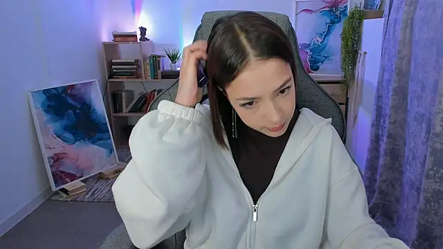 PamBeesly online show from October 3, 8:33 am