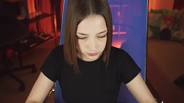 PamBeesly online show from November 10, 10:47 am