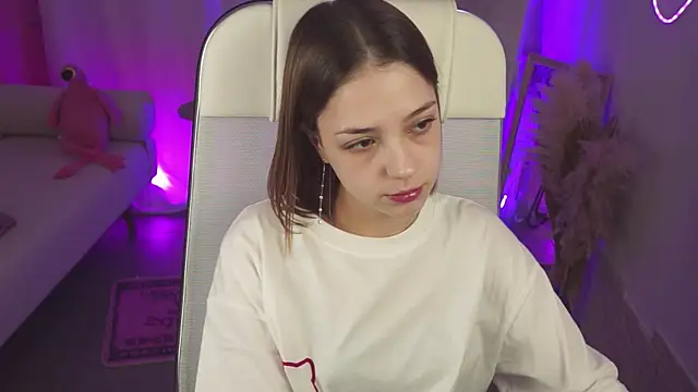 PamBeesly online show from November 12, 5:41 am