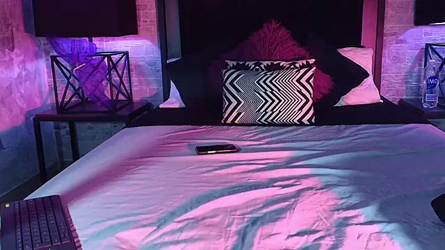 Snapshot of Bella_Smiith_ chatting on February 10, 7:28 pm Bella Smiith online show from February 10, 7:28 pm