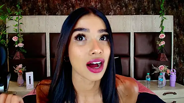 Bella Smiith  online show from September 24, 7:39 pm