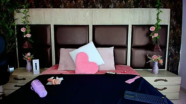 Bella Smiith  online show from September 28, 3:06 pm