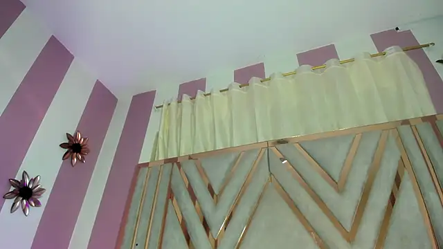 emili clark online show from November 29, 4:32 pm