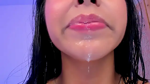 Snapshot of sophierooy22 chatting on December 15, 8:15 pm sophierooy22 online show from December 15, 8:15 pm