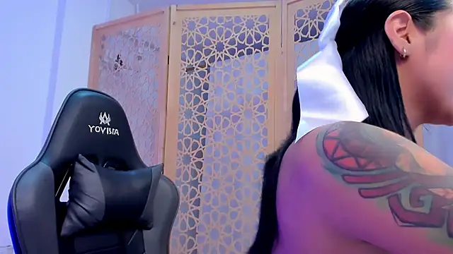 Snapshot of sophierooy22 chatting on December 18, 6:14 pm sophierooy22 online show from December 18, 6:14 pm