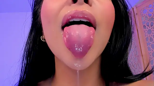 Snapshot of sophierooy22 chatting on January 3, 1:16 am sophierooy22 online show from January 3, 1:16 am