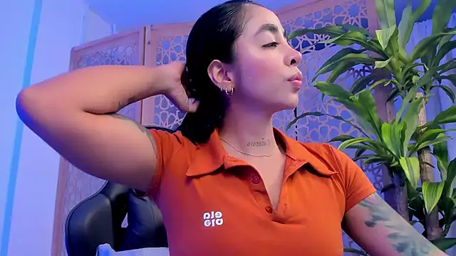 Snapshot of sophierooy22 chatting on January 28, 10:45 pm sophierooy22 online show from January 28, 10:45 pm