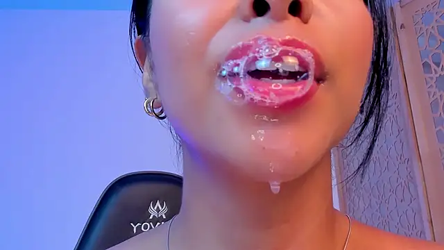 Snapshot of sophierooy22 chatting on January 30, 7:48 pm sophierooy22 online show from January 30, 7:48 pm