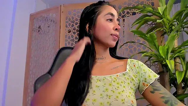 Snapshot of sophierooy22 chatting on February 5, 12:49 pm sophierooy22 online show from February 5, 12:49 pm