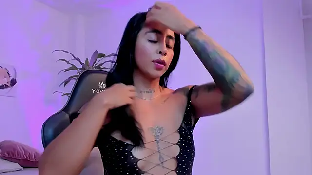 Snapshot of sophierooy22 chatting on February 17, 8:58 pm sophierooy22 online show from February 17, 8:58 pm