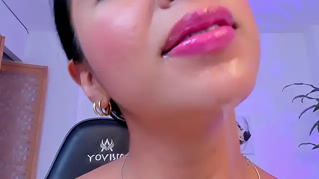 Snapshot of sophierooy22 chatting on February 21, 9:11 pm sophierooy22 online show from February 21, 9:11 pm