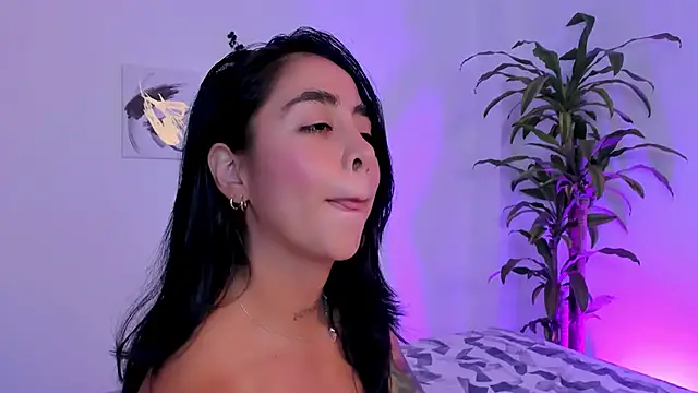 Snapshot of sophierooy22 chatting on March 11, 7:58 pm sophierooy22 online show from March 11, 7:58 pm