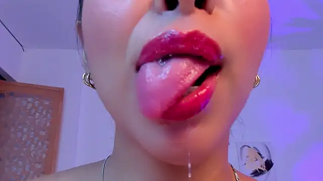 Snapshot of sophierooy22 chatting on March 14, 10:50 am sophierooy22 online show from March 14, 10:50 am