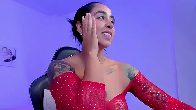 Snapshot of sophierooy22 chatting on September 18, 9:28 pm sophierooy22 online show from September 18, 9:28 pm