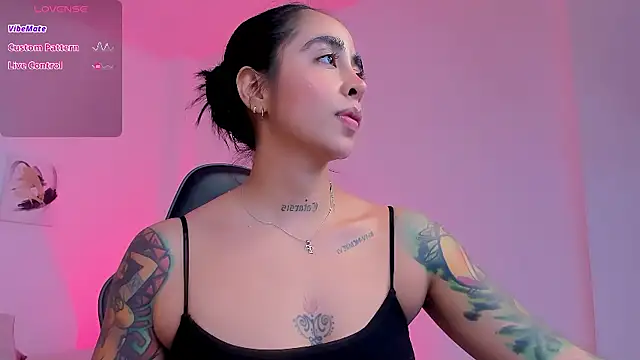 Snapshot of sophierooy22 chatting on September 25, 12:36 am sophierooy22 online show from September 25, 12:36 am