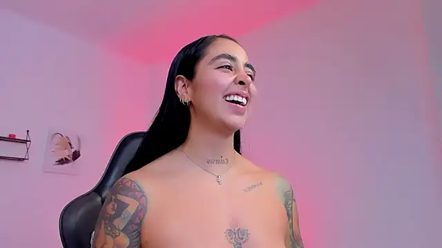 Snapshot of sophierooy22 chatting on September 30, 7:41 pm sophierooy22 online show from September 30, 7:41 pm