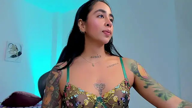 Snapshot of sophierooy22 chatting on October 6, 12:30 am sophierooy22 online show from October 6, 12:30 am