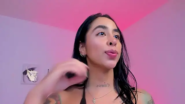 Snapshot of sophierooy22 chatting on October 15, 1:11 pm sophierooy22 online show from October 15, 1:11 pm