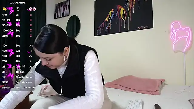 Emmie Hot online show from February 4, 12:11 pm