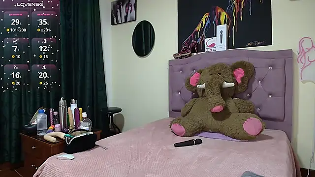 Snapshot of Emmie_Hot chatting on September 30, 12:10 pm Emmie Hot online show from September 30, 12:10 pm