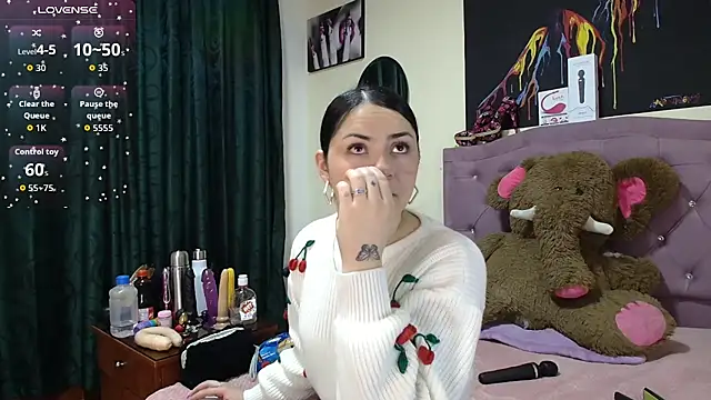 Snapshot of Emmie_Hot chatting on October 1, 12:00 pm Emmie Hot online show from October 1, 12:00 pm