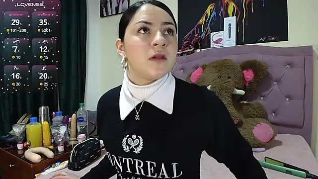 Snapshot of Emmie_Hot chatting on October 10, 11:53 am Emmie Hot online show from October 10, 11:53 am