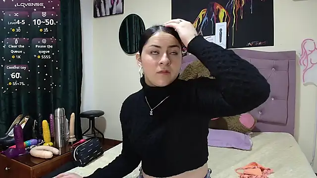 Snapshot of Emmie_Hot chatting on October 14, 12:17 pm Emmie Hot online show from October 14, 12:17 pm