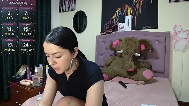 Snapshot of Emmie_Hot chatting on November 1, 12:40 pm Emmie Hot online show from November 1, 12:40 pm