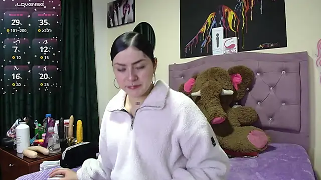 Snapshot of Emmie_Hot chatting on March 14, 11:48 am Emmie Hot online show from March 14, 11:48 am