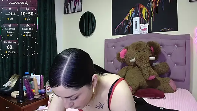 Snapshot of Emmie_Hot chatting on April 1, 11:44 am Emmie Hot online show from April 1, 11:44 am