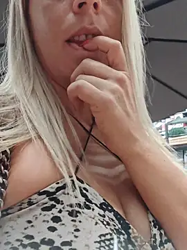 Snapshot of SweetyNinaOff1 chatting on June 23, 10:46 am SweetyNinaOff1 online show from June 23, 10:46 am