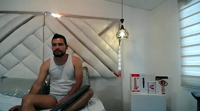 luxurycoupl online show from January 25, 1:08 pm