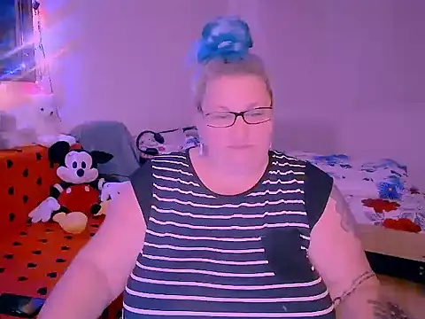 mayamayx online show from November 29, 4:10 pm