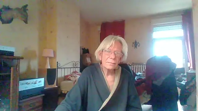 rosanetrav online show from April 12, 7:02 am