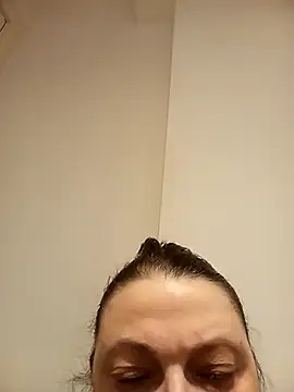 HotHornyEmmaX online show from December 15, 7:56 am