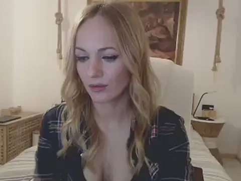 Snapshot of EllyaDiamond chatting on February 4, 1:23 am EllyaDiamond online show from February 4, 1:23 am