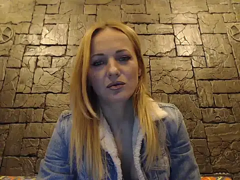 Snapshot of EllyaDiamond chatting on February 6, 11:58 pm EllyaDiamond online show from February 6, 11:58 pm