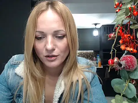 Snapshot of EllyaDiamond chatting on February 7, 3:01 am EllyaDiamond online show from February 7, 3:01 am