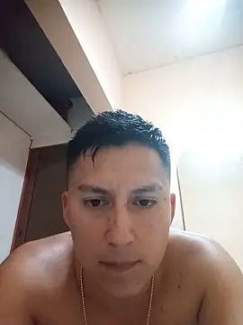 Snapshot of LuisMex1998 chatting on May 15, 1:01 am LuisMex1998 online show from May 15, 1:01 am