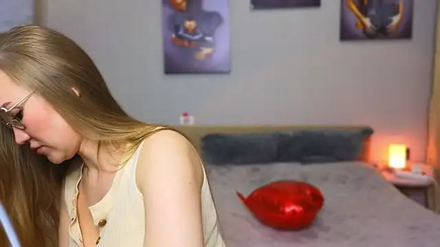 DianaShermy online show from March 26, 1:28 pm