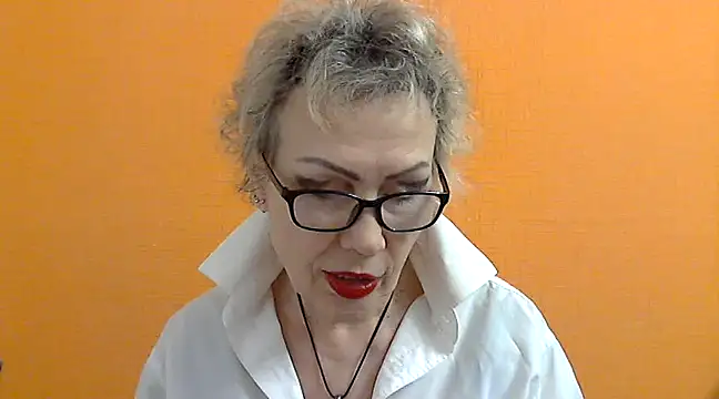 NessyJenixs online show from March 5, 5:50 pm