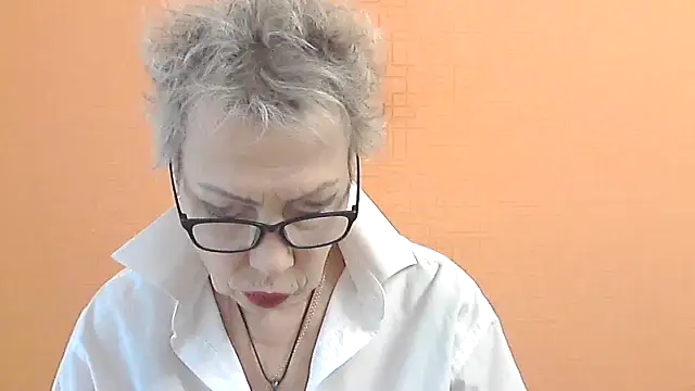 Snapshot of NessyJenixs chatting on November 18, 7:35 am NessyJenixs online show from November 18, 7:35 am