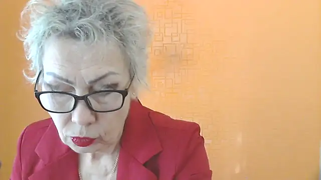 Snapshot of NessyJenixs chatting on February 4, 7:25 am NessyJenixs online show from February 4, 7:25 am