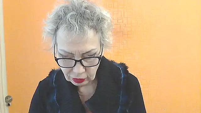 Snapshot of NessyJenixs chatting on February 5, 8:08 am NessyJenixs online show from February 5, 8:08 am