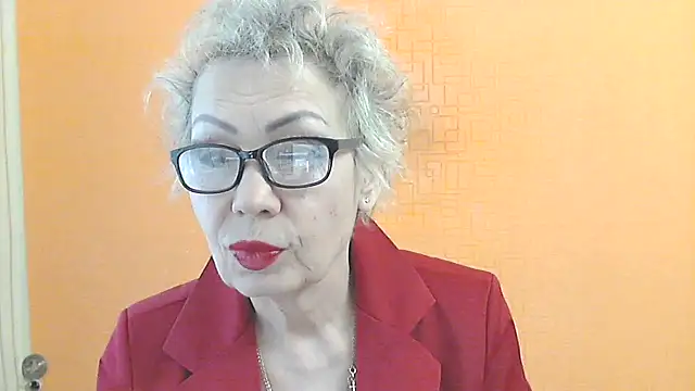 Snapshot of NessyJenixs chatting on February 6, 8:18 am NessyJenixs online show from February 6, 8:18 am