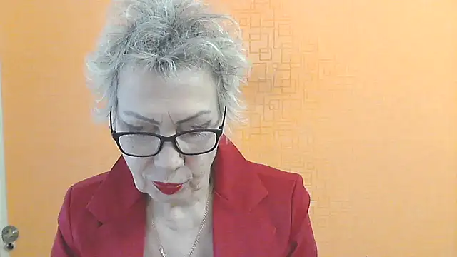 Snapshot of NessyJenixs chatting on February 8, 8:29 am NessyJenixs online show from February 8, 8:29 am